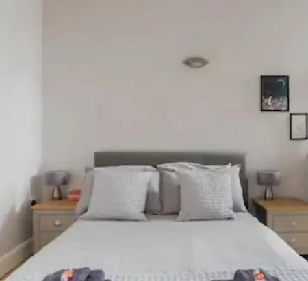 Luxury Retreat 5 Bedrooms With Driveway & Garden Welling Buitenkant foto