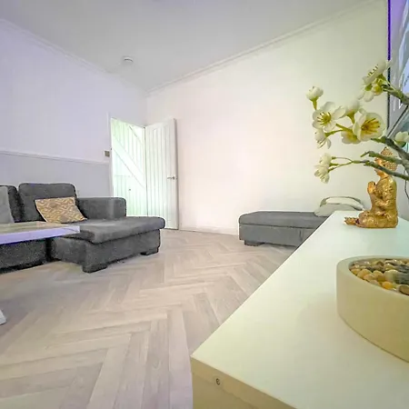 Luxury Retreat 5 Bedrooms With Driveway & Garden Welling Buitenkant foto