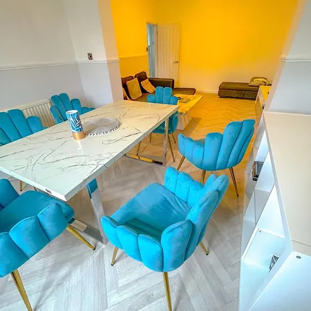 Luxury Retreat 5 Bedrooms With Driveway & Garden Welling Buitenkant foto